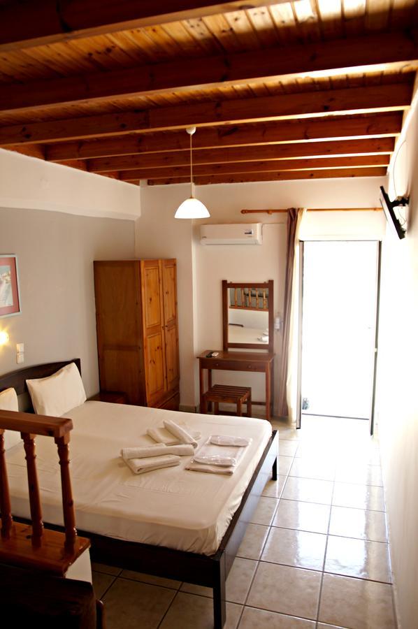 Madares Hotel Loutro Exterior photo